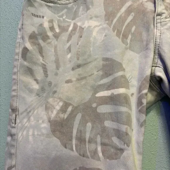 CAbi Palm Leaf Printed Ankle Cropped Jeans Women’s Size 6 Tropical Denim Pants - Picture 2 of 10